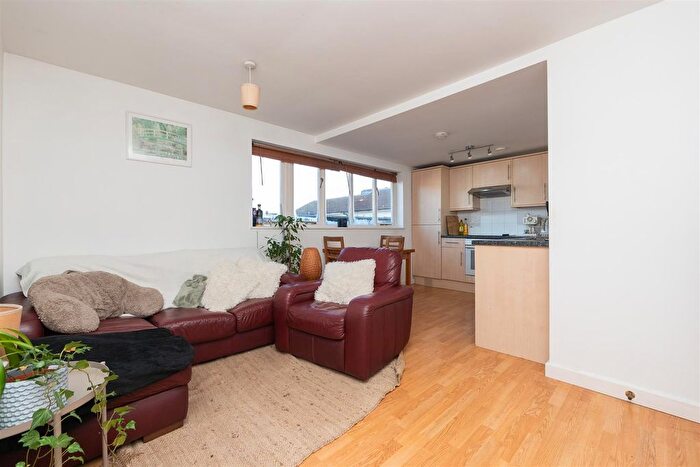 2 Bedroom Flat For Sale In Waterloo Road, Bristol, BS2