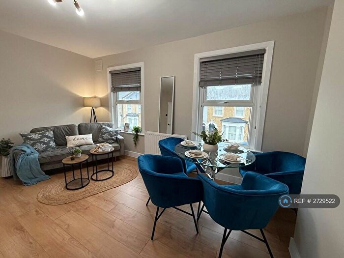 2 Bedroom Flat To Rent In Ulverscroft Road, London, SE22