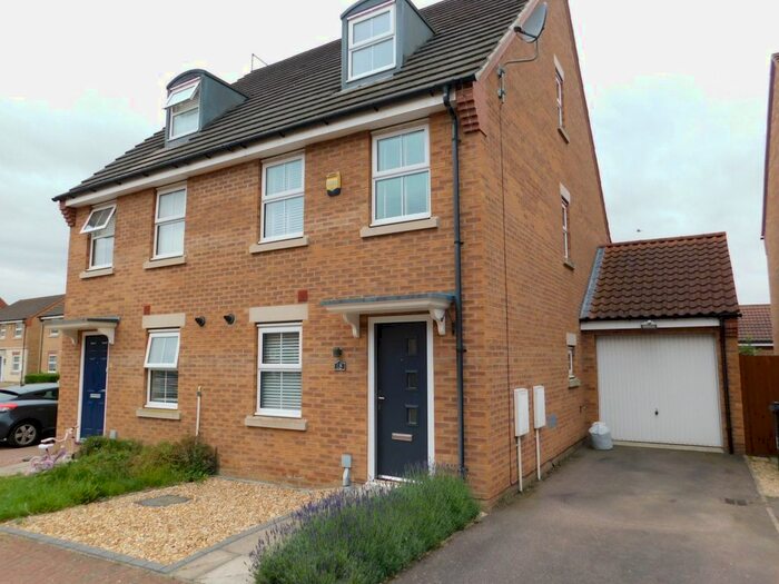 3 Bedroom Town House To Rent In Newbury Crescent, Bourne, PE10