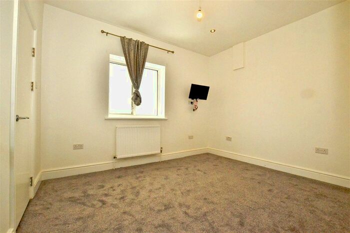 1 Bedroom Flat To Rent In Vicarage Farm Road, Hounslow, TW3