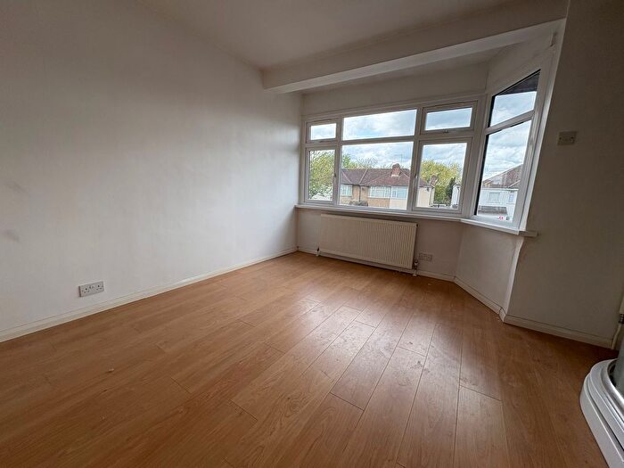 5 Bedroom Semi-Detached House To Rent In Nightingale Road, London, N9