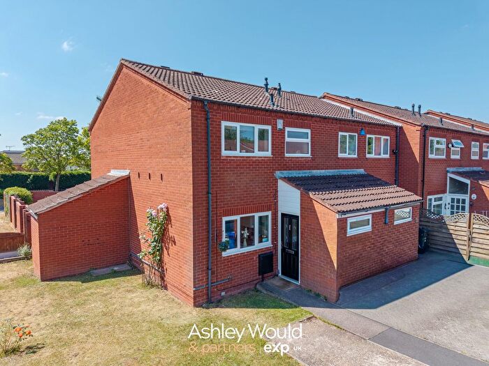 3 Bedroom End Of Terrace House For Sale In Gooch Close, Stourbridge, DY8