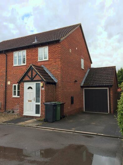 3 Bedroom Semi-Detached House To Rent In Bridus Mead, Blewbury, Didcot, OX11