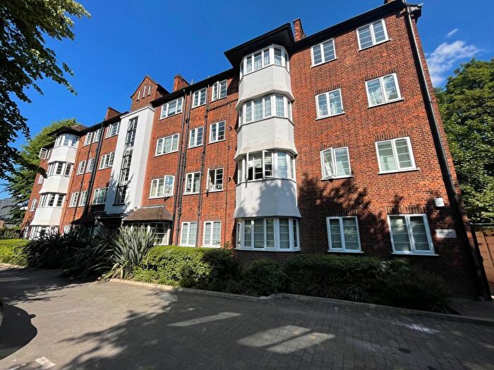 3 Bedroom Apartment To Rent In Monkridge, Crouch End Hill, London, N8
