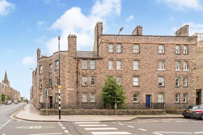 2 Bedroom Flat For Sale In / Bernard Terrace, Newington, Edinburgh, EH8