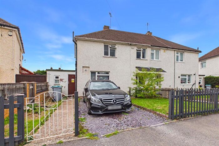 3 Bedroom Semi Detached House For Sale In Greenway, Newark, NG24