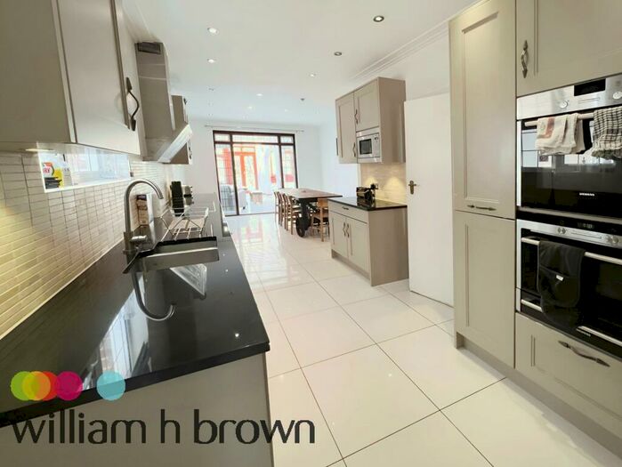 4 Bedroom Detached House To Rent In Chalkwell Esplanade, Westcliff-On-Sea, SS0