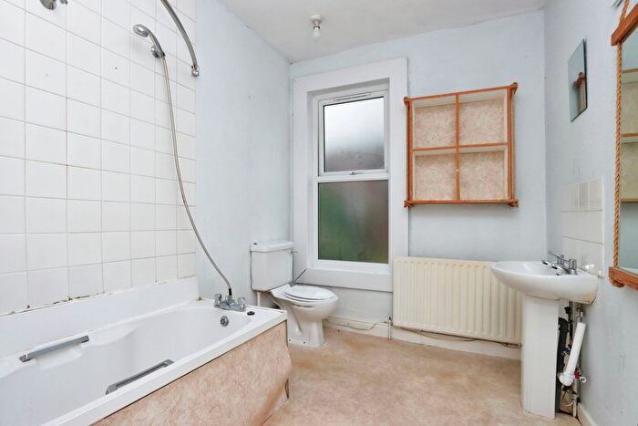 3 Bedroom Terraced House For Sale In Woodseats Road, Sheffield, South Yorkshire, S8