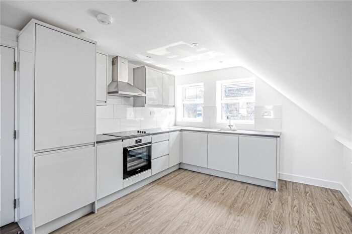 2 Bedroom Terraced House To Rent In Balham High Road, London, SW12