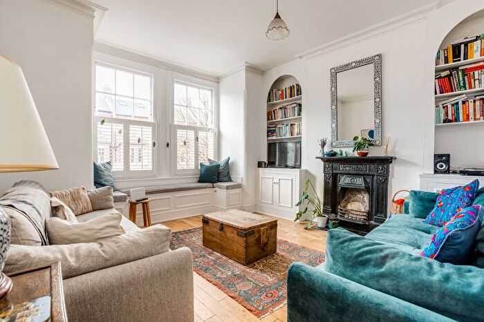 2 Bedroom Flat To Rent In Queenstown Road, Battersea, SW8