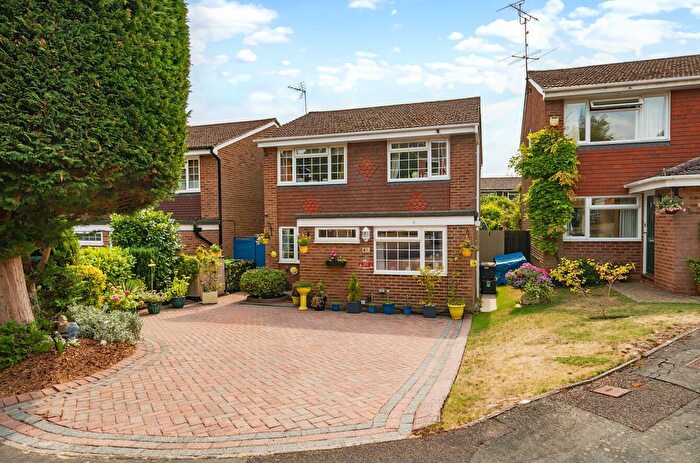 3 Bedroom Detached House For Sale In Fairview Gardens, Farnham, Surrey, GU9