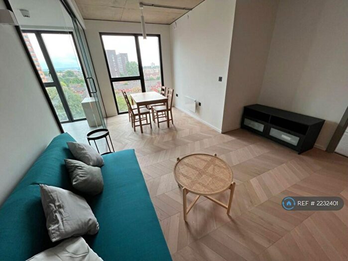 2 Bedroom Flat To Rent In Spinners Way, Manchester, M15