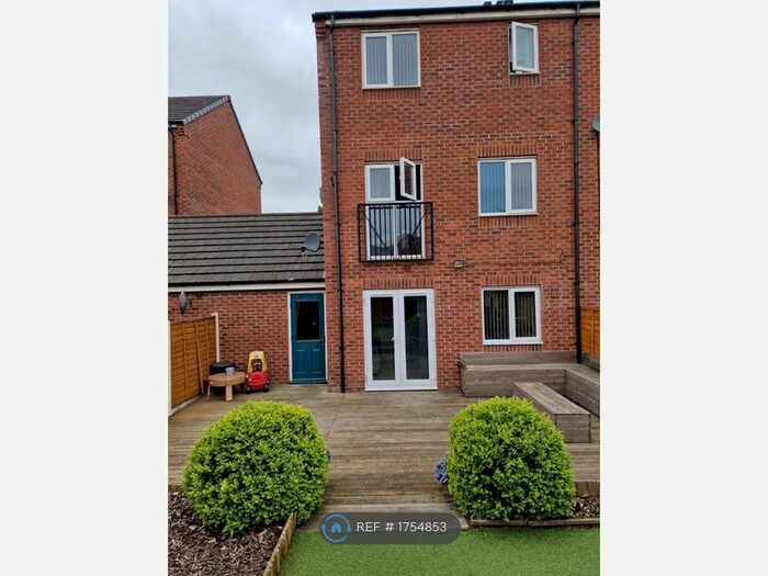 3 Bedroom End Of Terrace House To Rent In Pitchwood Close, Darlaston, Wednesbury, WS10