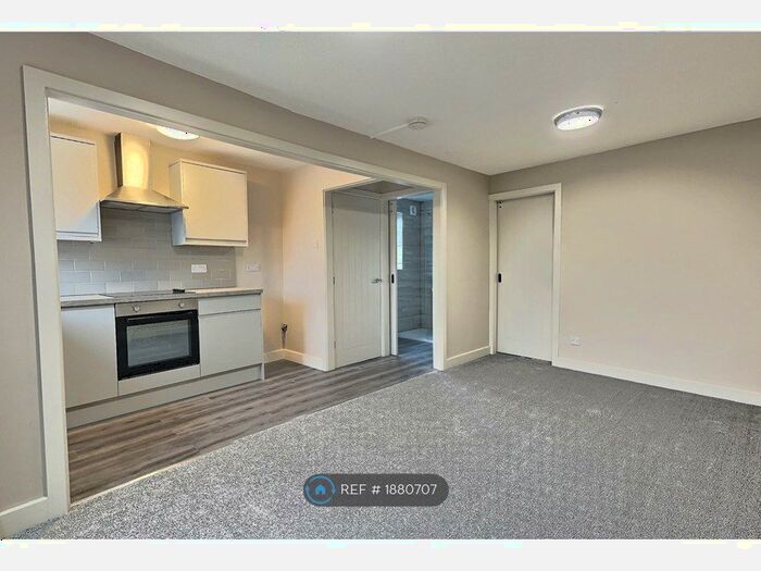 1 Bedroom Flat To Rent In Tennyson Avenue, Stanley, Wakefield, WF3