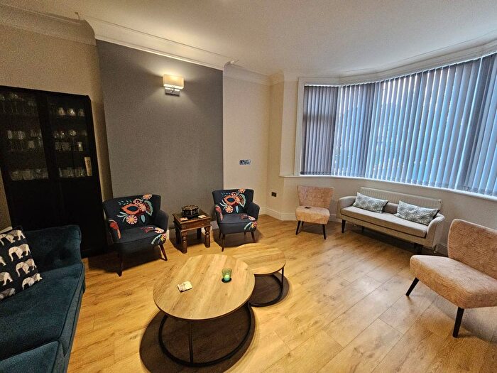 5 Bedroom Semi-Detached House To Rent In The Ridgeway, Golders Green, NW11