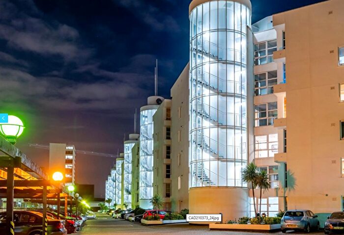 2 Bedroom Apartment To Rent In Barrier Point Road, London City Airport, Silvertown, Pontoon Dock, London, E16