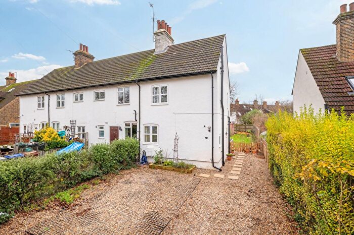 3 Bedroom End Terrace House For Sale In Hillpath, Letchworth Garden City, SG6