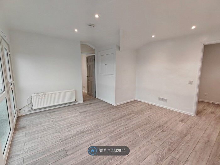 1 Bedroom Flat To Rent In Northdown Road, Hatfield, AL10