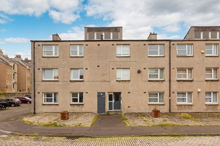 2 Bedroom Flat For Sale In / Newhaven Main Street, Edinburgh, EH6