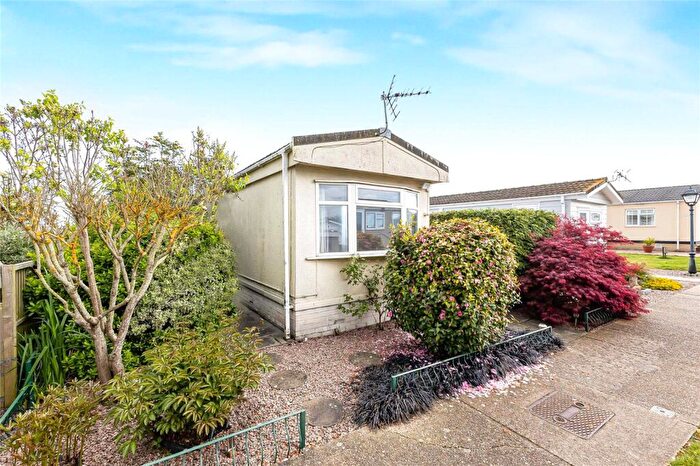 1 Bedroom Bungalow For Sale In Kingsmead Park, Allhallows, Rochester, Kent, ME3