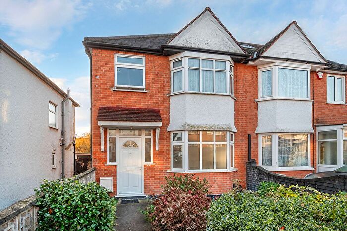 3 Bedroom Semi Detached House For Sale In Deanscroft Avenue, Kingsbury, NW9