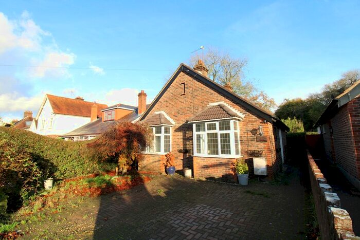 2 Bedroom Detached Bungalow To Rent In Lower Kingswood, Tadworth, Surrey, KT20