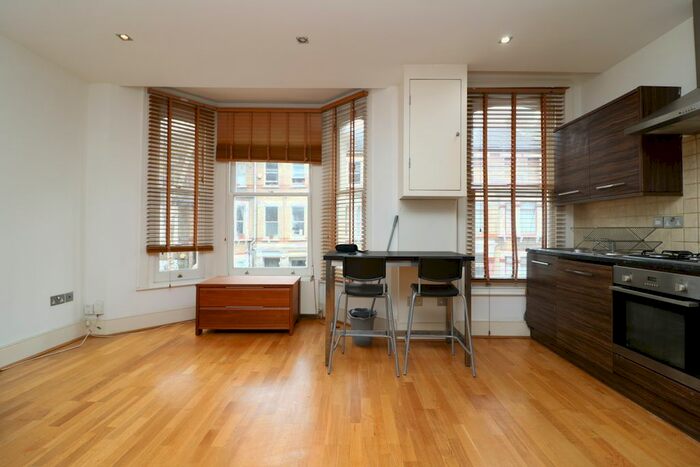 2 Bedroom Flat To Rent In St. Luke's Avenue, London, SW4