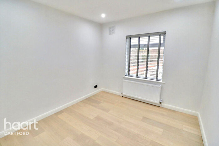 2 Bedroom Maisonette For Sale In Burnham Crescent, Dartford, DA1