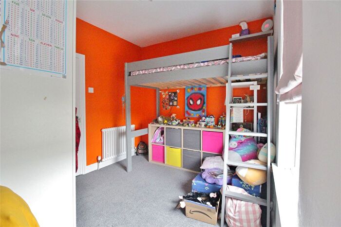 3 Bedroom End Terrace House For Sale In Staines, Surrey, TW18