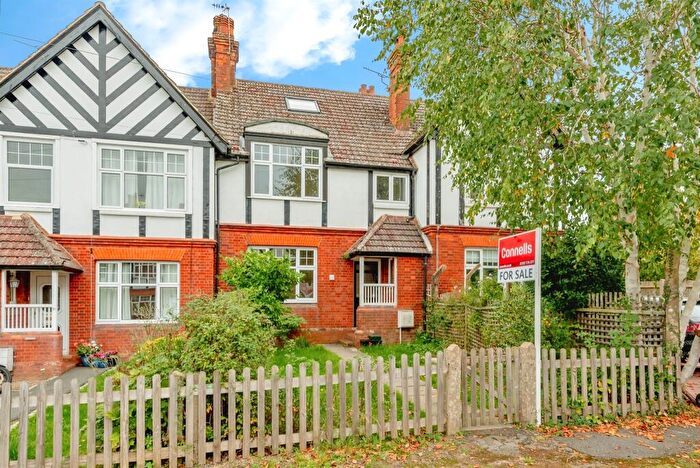 3 Bedroom Terraced House For Sale In Dunraven Avenue, Redhill, RH1