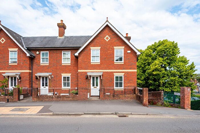 2 Bedroom End Terrace House For Sale In Sydenham Road, Guildford, GU1