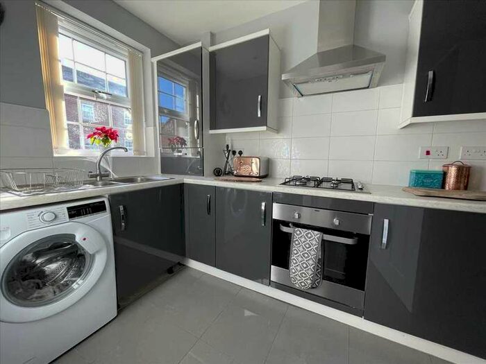 2 Bedroom House For Sale In Windmill Drive, Mill Meadows, Filey, YO14