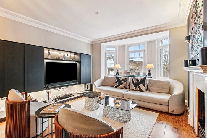 4 Bedroom Flat To Rent In Malvern Court, Onslow Square, South Kensington, SW7