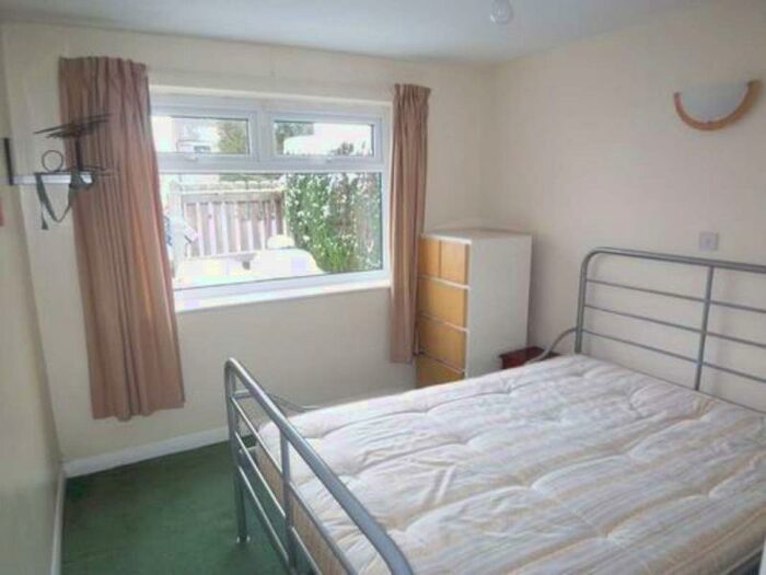 1 Bedroom Ground Flat To Rent In Turnberry Avenue, Alwoodley, Leeds, LS17
