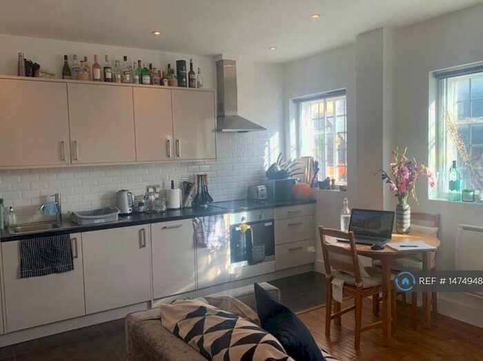 2 Bedroom Flat To Rent In Bermondsey Wall East, London, SE16