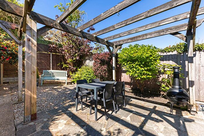 4 Bedroom Detached House For Sale In Windmill Street, Bushey, WD23