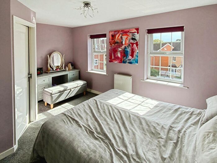 3 Bedroom Terraced House For Sale In Dovestone Way, Kingswood, Hull, HU7