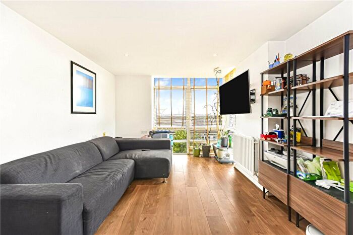 2 Bedroom Flat For Sale In Fairlead House, Cassilis Road, London, E14