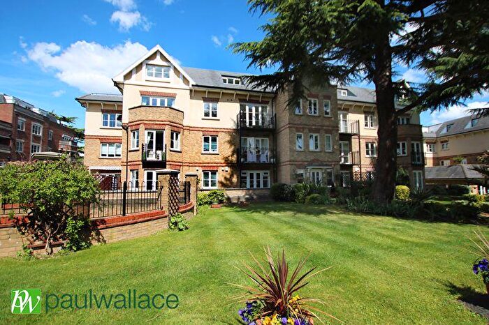 2 Bedroom Apartment To Rent In Village Road, Enfield, EN1