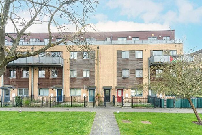 2 Bedroom Flat To Rent In Lapis Close, Ealing, NW10