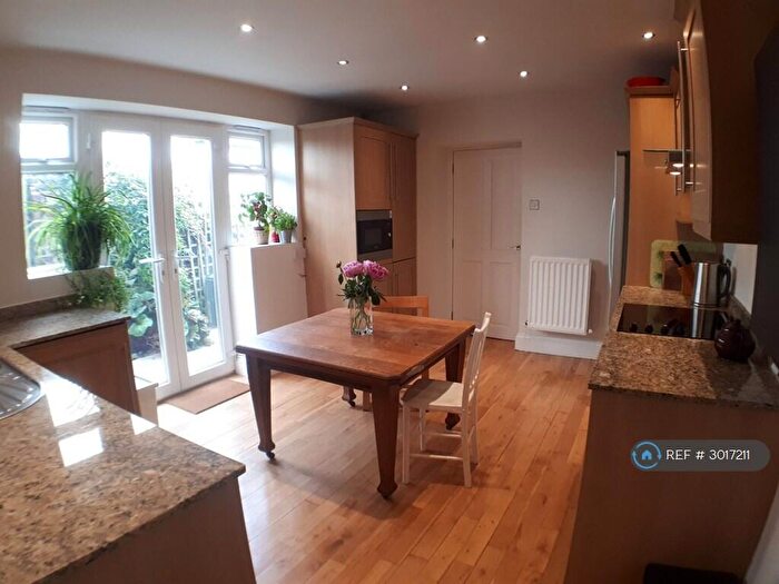2 Bedroom Flat To Rent In Jesmond, Newcastle Upon Tyne, NE2
