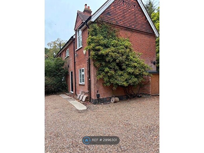 2 Bedroom Flat To Rent In Rookery Lane, Bromley, BR2
