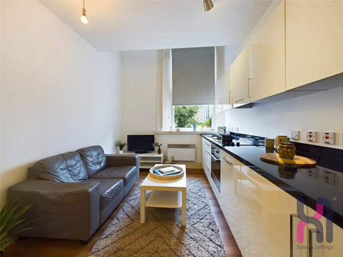 Flat To Rent In Town Hall, Bexley Square, Salford, Manchester, M3