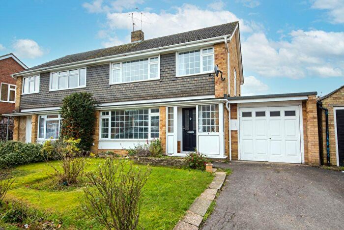 3 Bedroom Semi-Detached House To Rent In Foxcombe Drive Tilehurst, RG31