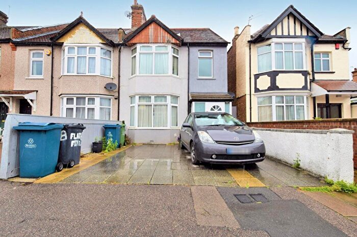 3 Bedroom Maisonette To Rent In Warrington Road, Harrow, HA1