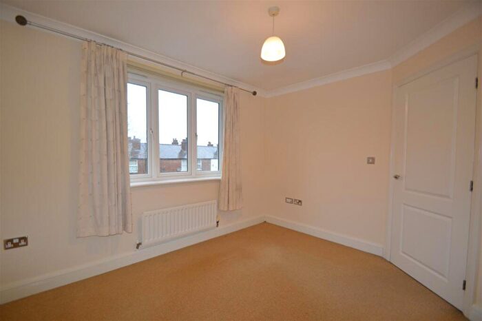 2 Bedroom Apartment To Rent In Waterside, Sale, M33