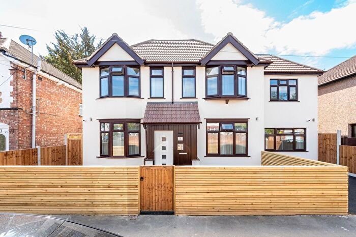 Maisonette To Rent In Hounslow Avenue, Hounslow, TW3