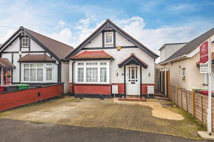 3 Bedroom Detached Bungalow For Sale In St. Johns Road, Slough, SL2