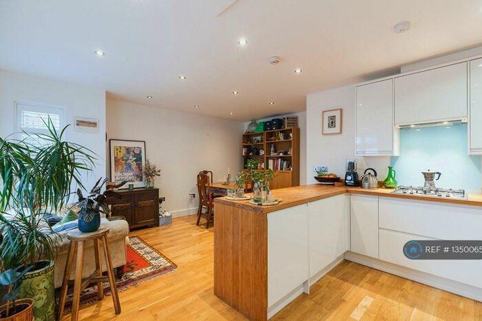 2 Bedroom Flat To Rent In Blythe Hill, London, SE6