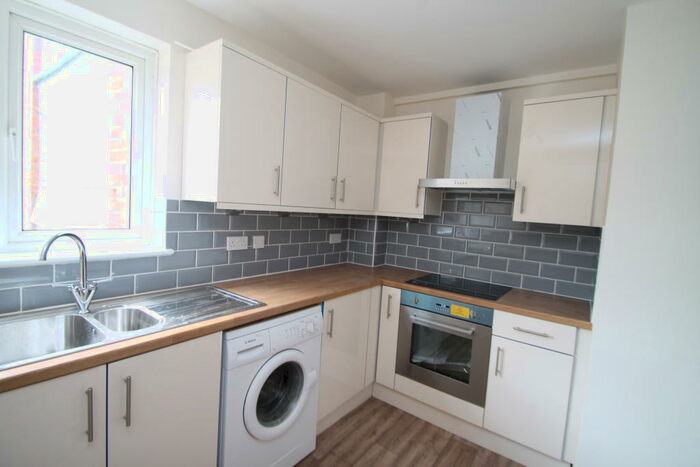 2 Bedroom Flat To Rent In Station Road, Redhill, RH1